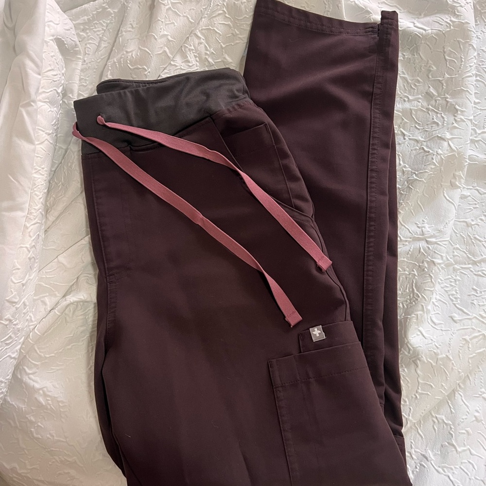 FIGS EXPRESSO YOLA Highwaisted Scrub pants PETITE
